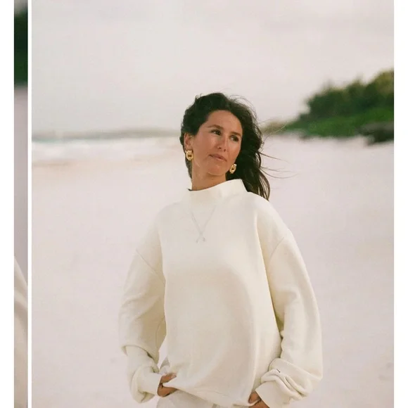 Chic Cream Women's Turtleneck Sweater - Picture 2 of 2